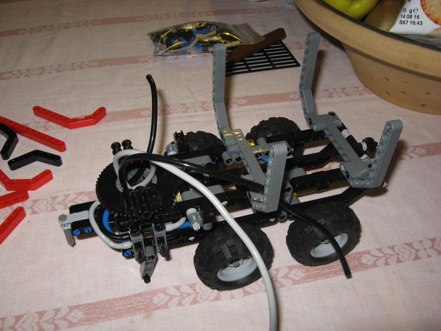 8049 Traktor pneumatikus utánfutóval