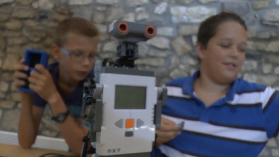 Lego robotokat építettünk
