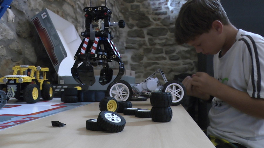 Lego robotokat építettünk