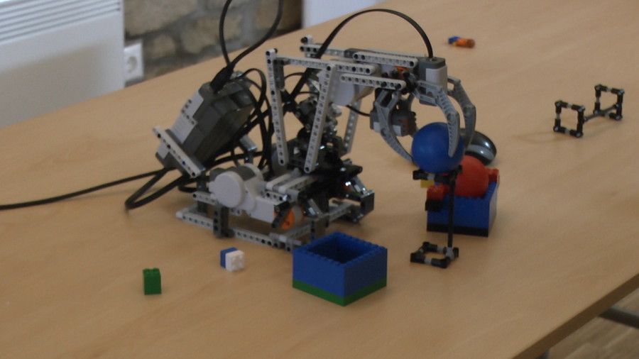 Lego robotokat építettünk
