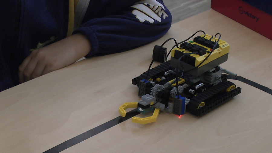 Lego robotokat építettünk
