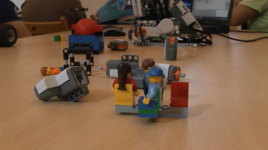 Lego robotokat építettünk