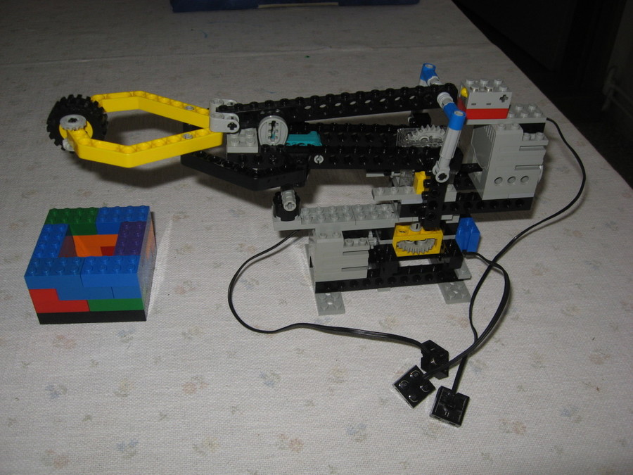Lego robotokat építettünk