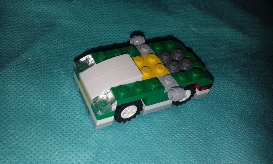 Mini sportautó