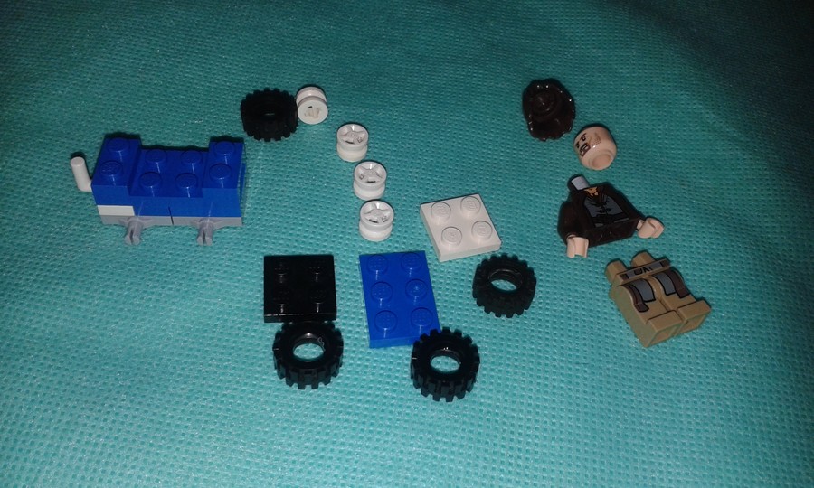 Minifig és minijárgány