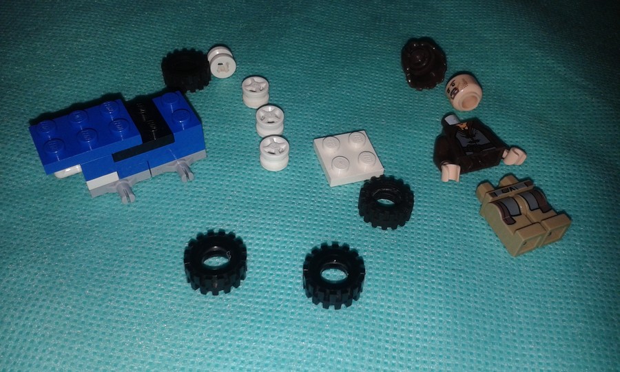 Minifig és minijárgány