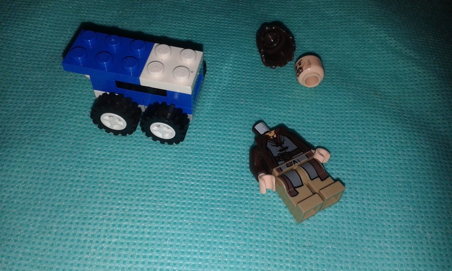 Minifig és minijárgány