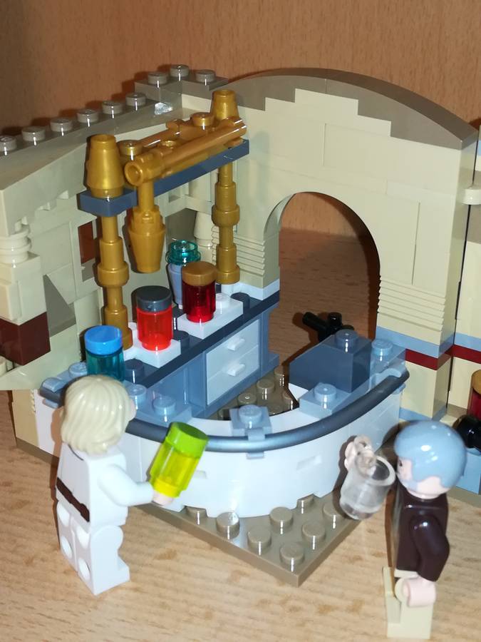 Mos Eisley Cantina