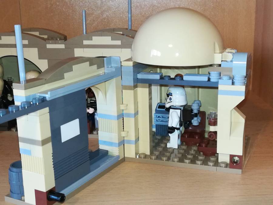 Mos Eisley Cantina