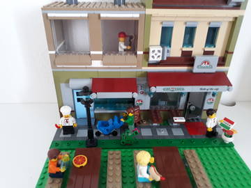 Pizzeria és készülő irodaház