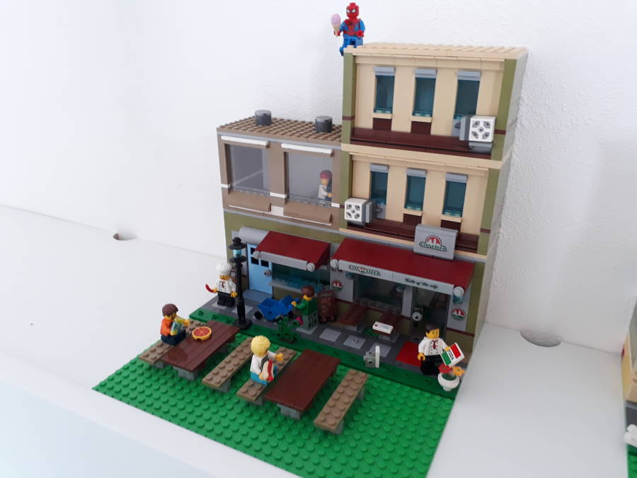 Pizzeria és készülő irodaház