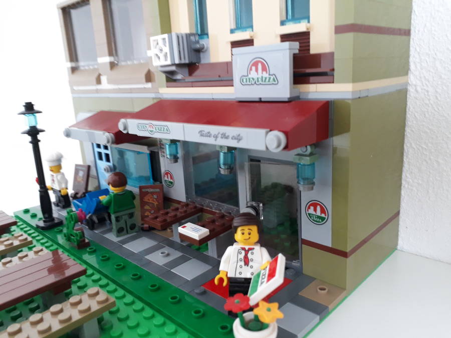 Pizzeria és készülő irodaház
