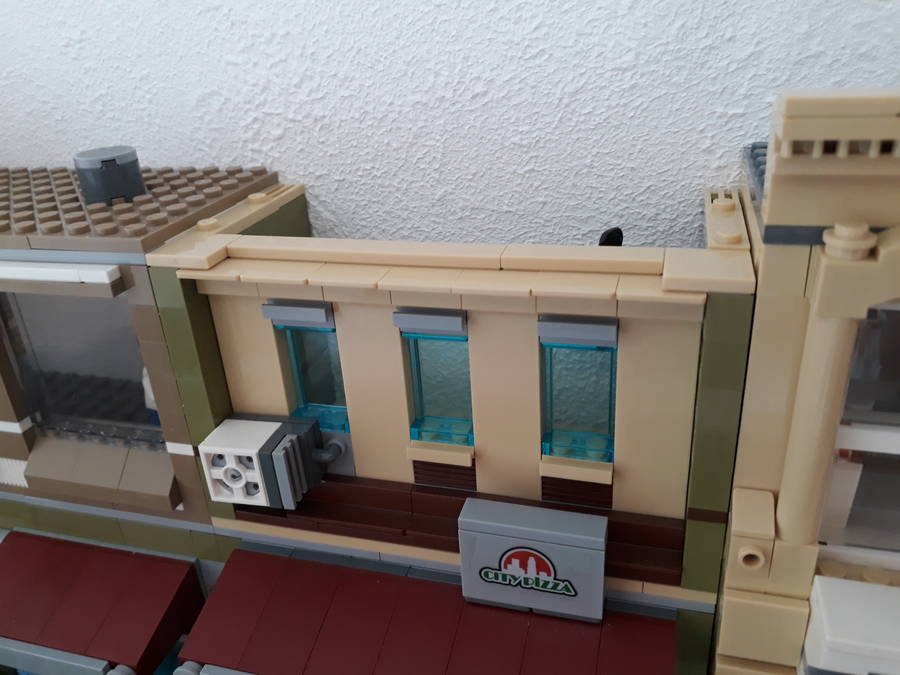 Pizzeria és készülő irodaház