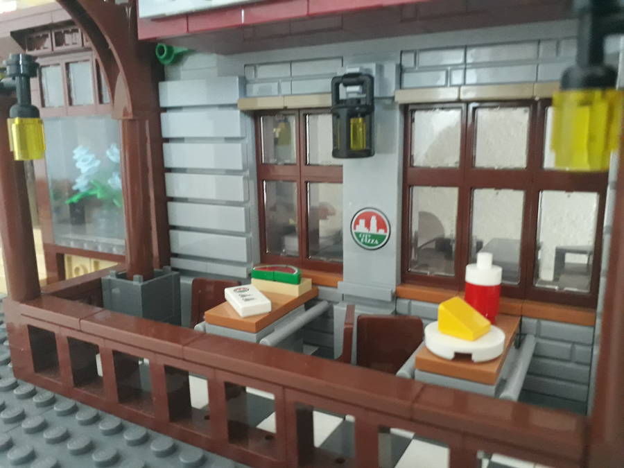 Könyvesbolt és pizzéria