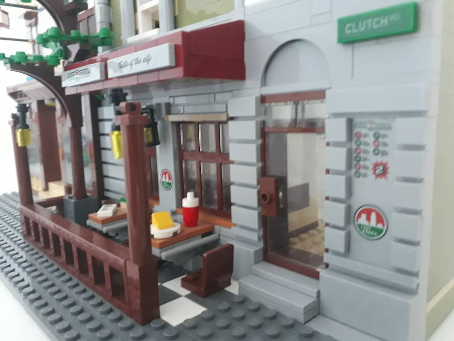 Könyvesbolt és pizzéria