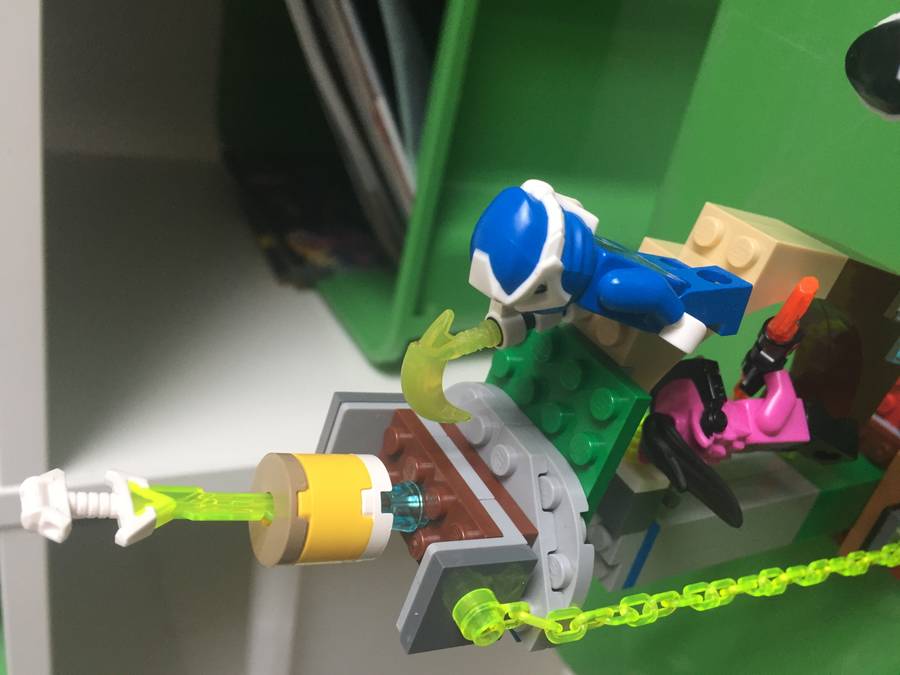Ninjago tensegrity.