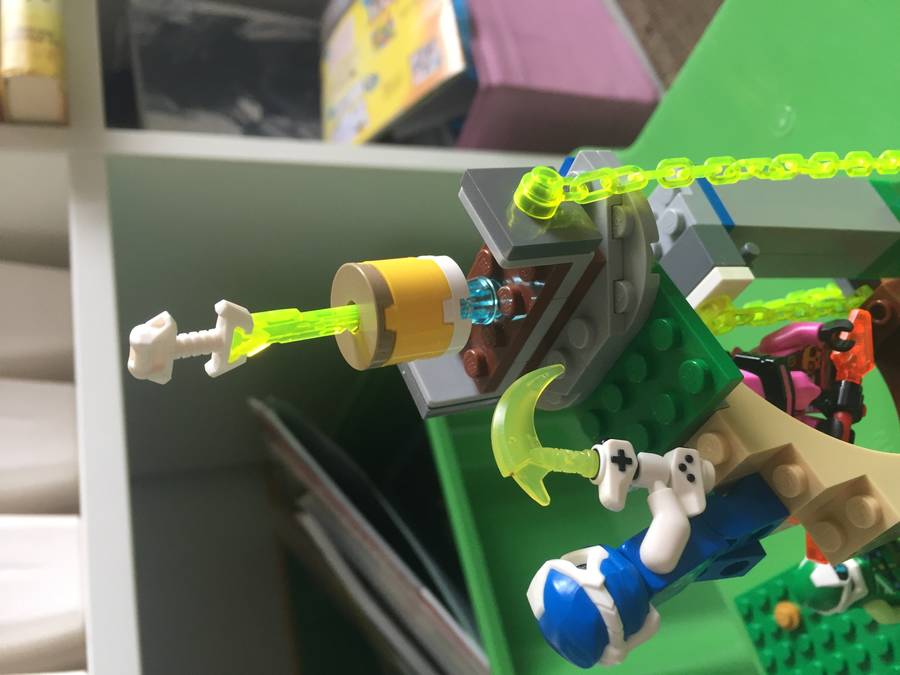 Ninjago tensegrity.