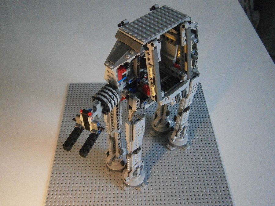 AT-AT lépegető építése