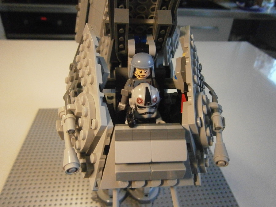 AT-AT lépegető építése