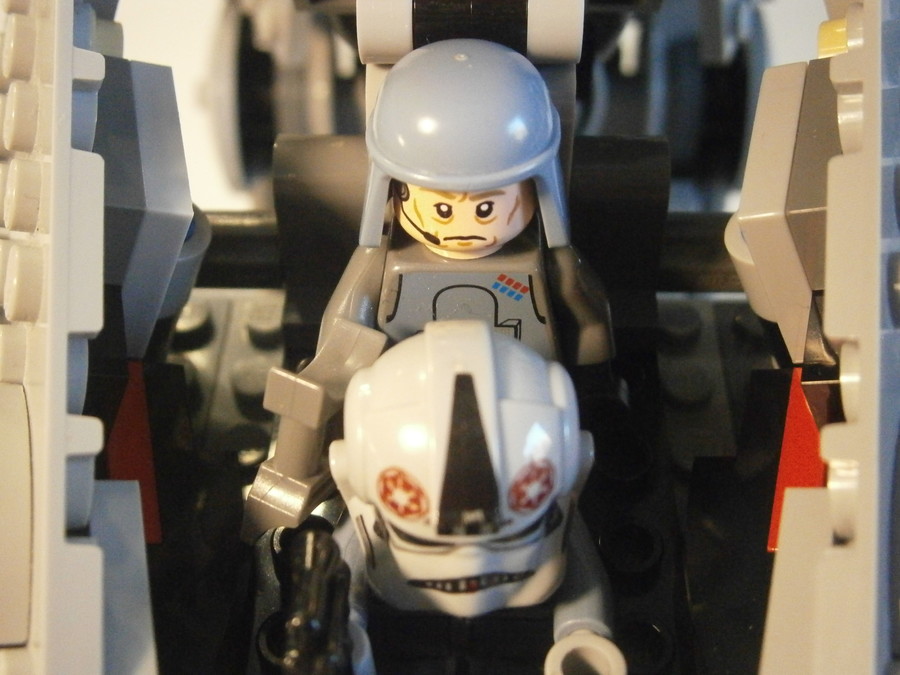 AT-AT lépegető építése
