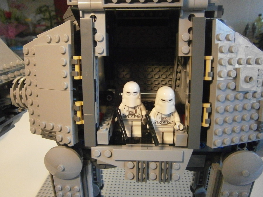 AT-AT lépegető építése