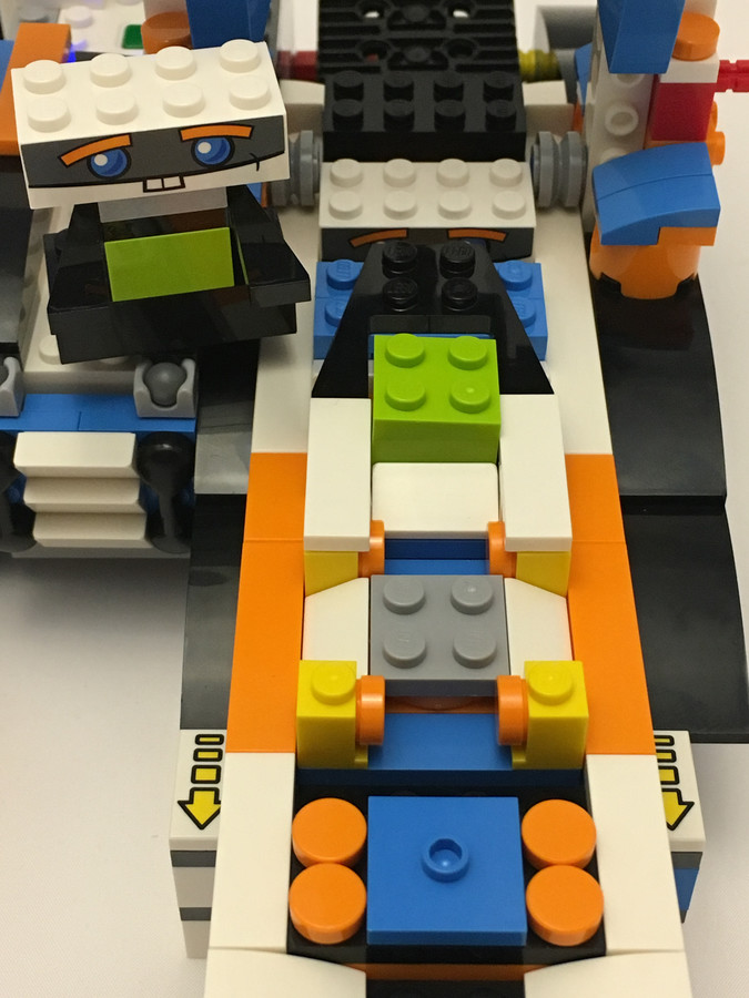 17101 Lego Boost Automata építőnk (Muki gyártó sor)