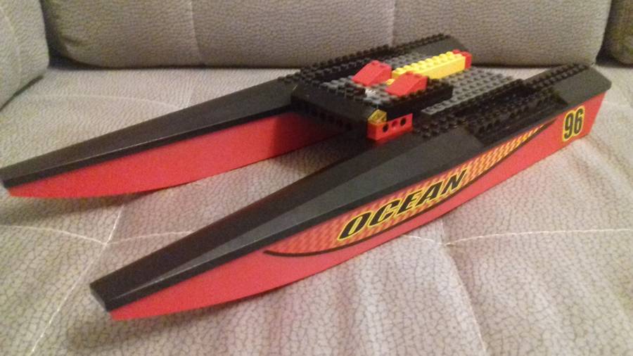 Lego katamarán