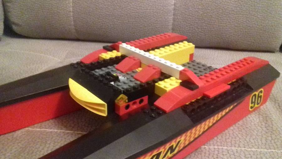 Lego katamarán