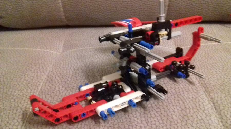 Lego Technic Partiőrségi mentőhelikopter