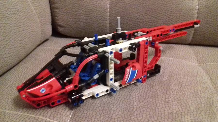 Lego Technic Partiőrségi mentőhelikopter