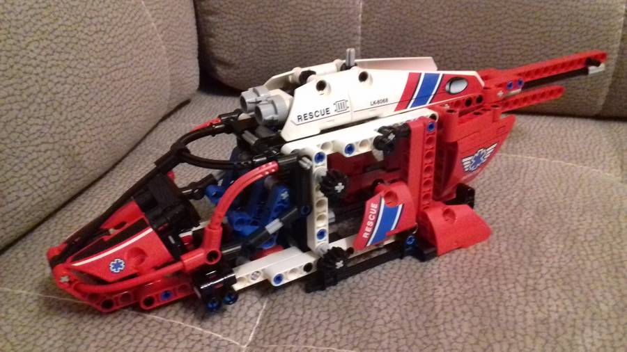 Lego Technic Partiőrségi mentőhelikopter