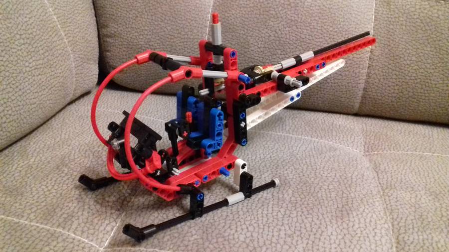 Lego Technic Hegyimentő helikopter