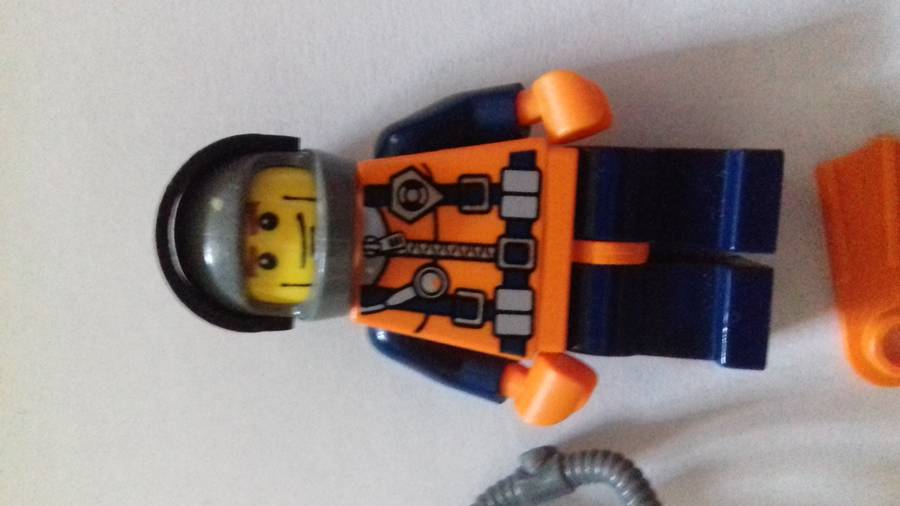 Vízimentő minifigura I.