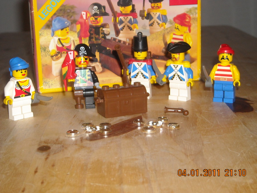 LEGO Pirates 6251 Pirate Mini Figures  1989