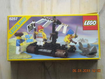 LEGO Pirates 6257 Castaway’s Raft  1989