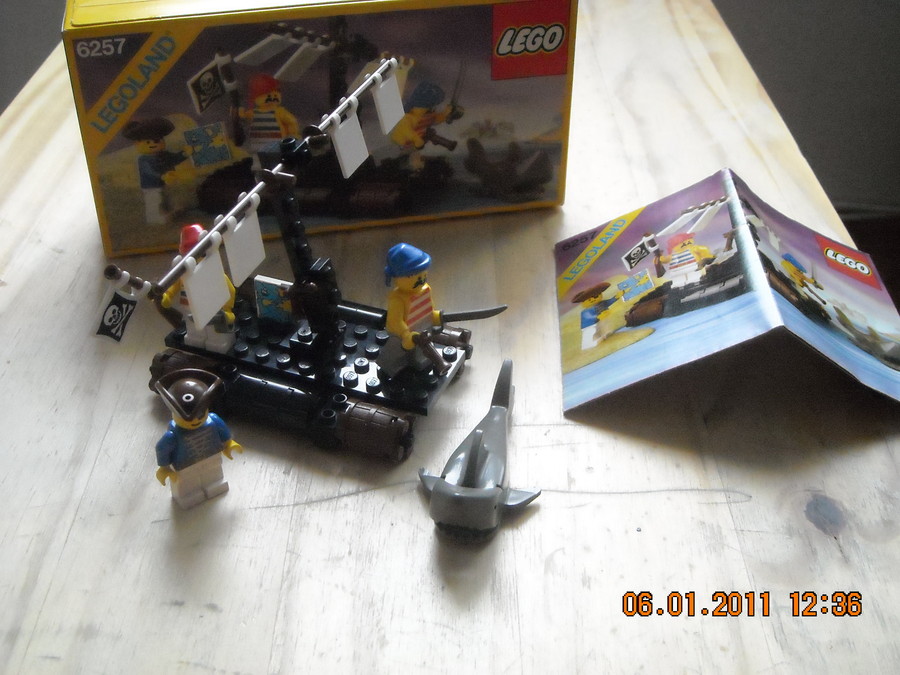 LEGO Pirates 6257 Castaway’s Raft  1989