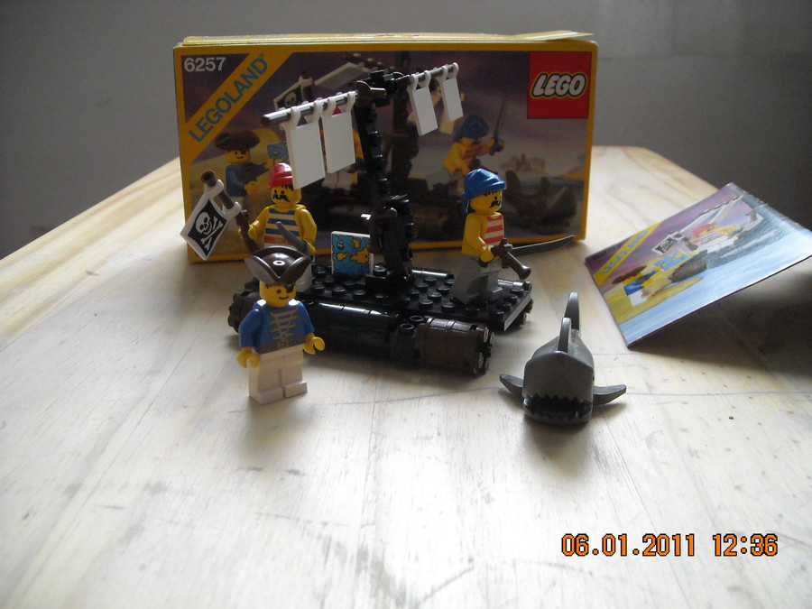 LEGO Pirates 6257 Castaway’s Raft  1989