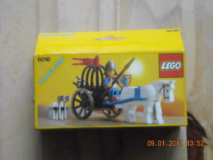 LEGO Castle 6016 Knight's Arsenal 1987