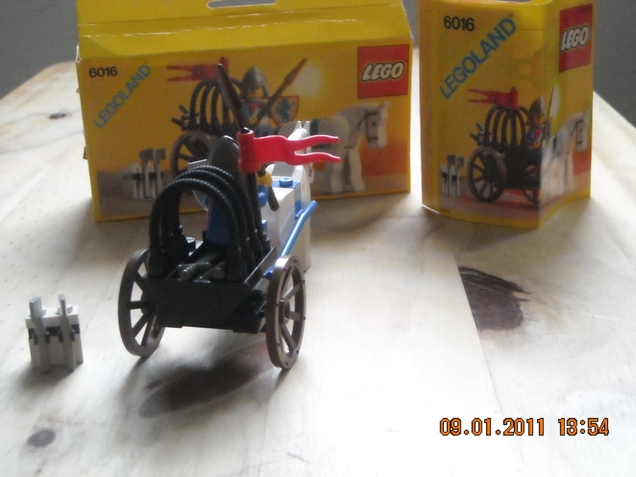 LEGO Castle 6016 Knight's Arsenal 1987