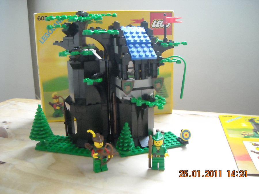LEGO Castle 6054 Forestmen’s Hideout 1988