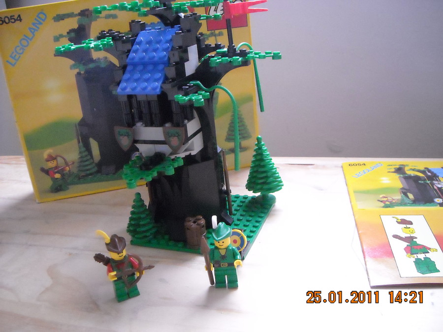 LEGO Castle 6054 Forestmen’s Hideout 1988