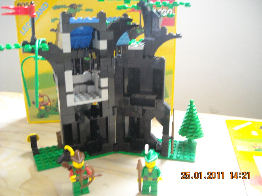 LEGO Castle 6054 Forestmen’s Hideout 1988