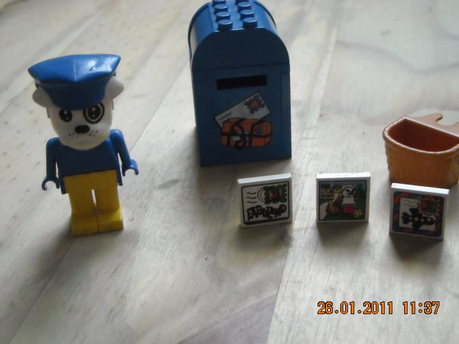 LEGO Fabuland  3786 Buzzy Bulldog the Postman  1982
