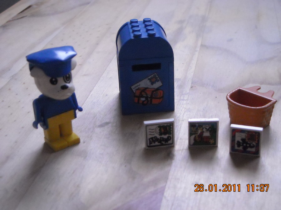 LEGO Fabuland  3786 Buzzy Bulldog the Postman  1982