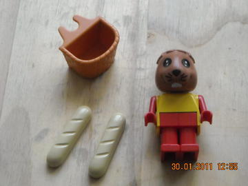 LEGO Fabuland  3708 Rufus Rabbit  1982