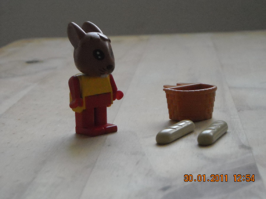LEGO Fabuland 3708 Rufus Rabbit 1982