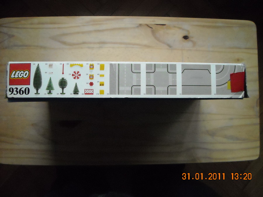 LEGO  City 9360  Roadplates and Scenery   1986