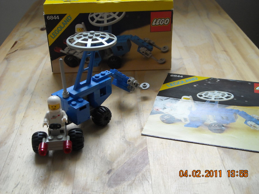 LEGO  Space 6844 Seismologic Vehicle (Sismobile)  1983