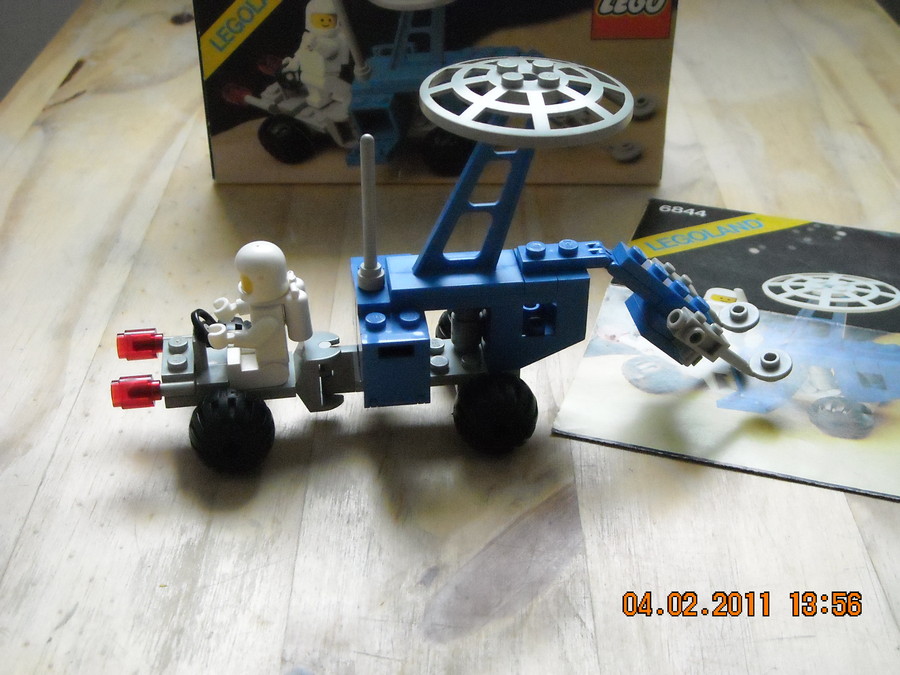 LEGO  Space 6844 Seismologic Vehicle (Sismobile)  1983