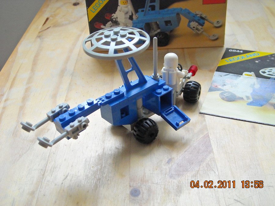LEGO  Space 6844 Seismologic Vehicle (Sismobile)  1983